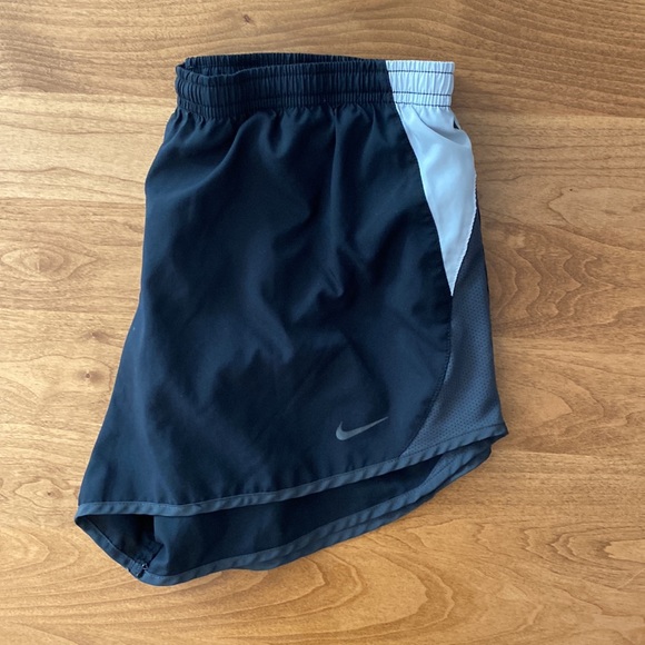 Nike Dri-Fit Shorts - Picture 3 of 4